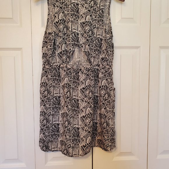 Mossimo Supply Co. Black and White Geometric Design with Cutout in Back - Picture 4 of 8